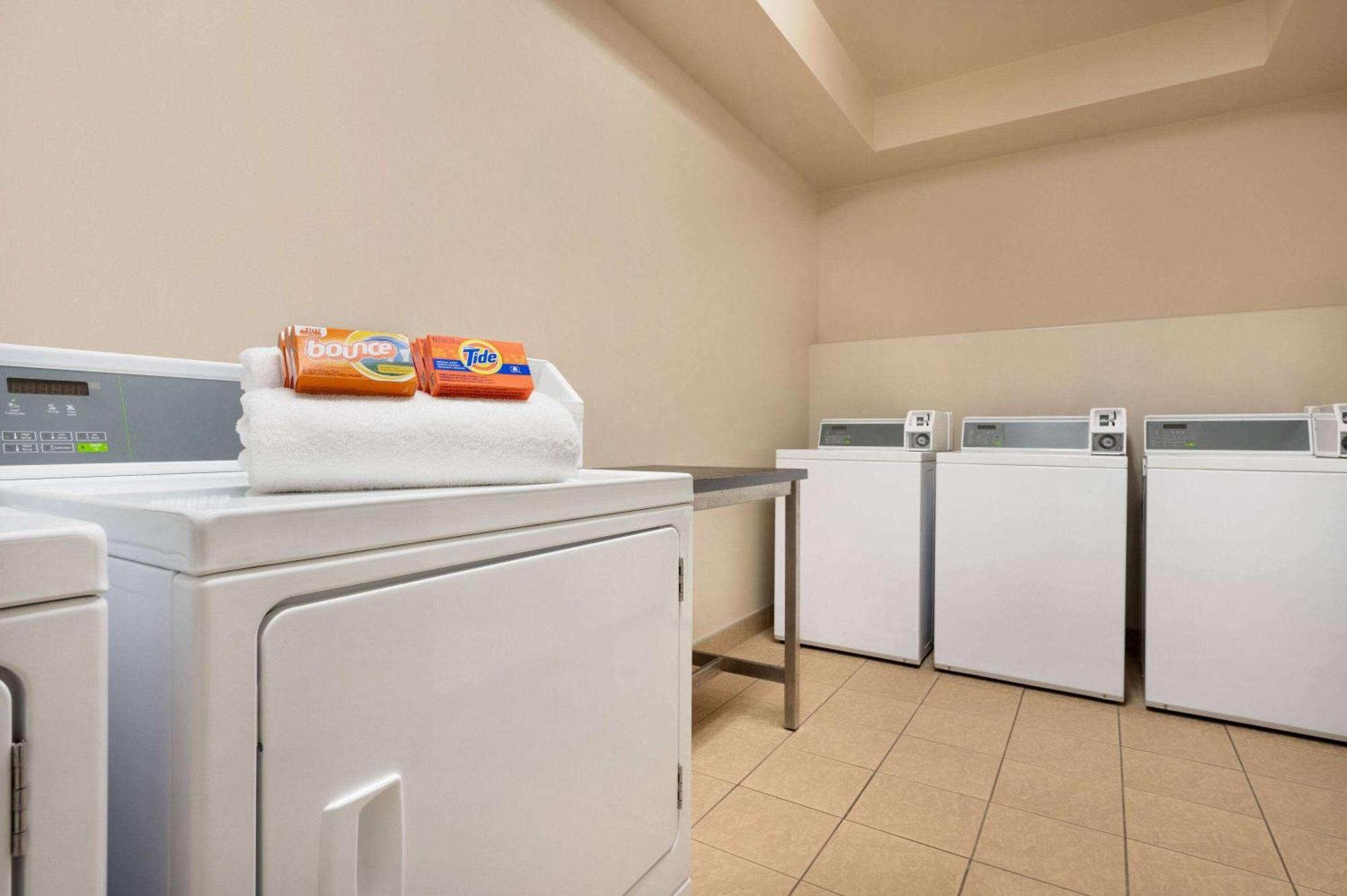 Days Inn & Suites By Wyndham Sherwood Park Edmonton Екстериор снимка