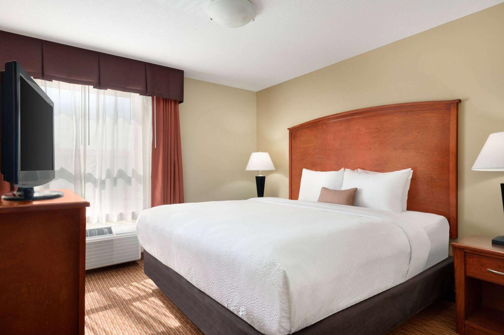Days Inn & Suites By Wyndham Sherwood Park Edmonton Екстериор снимка
