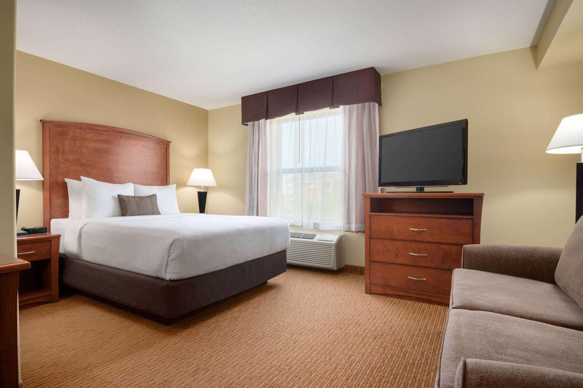 Days Inn & Suites By Wyndham Sherwood Park Edmonton Екстериор снимка