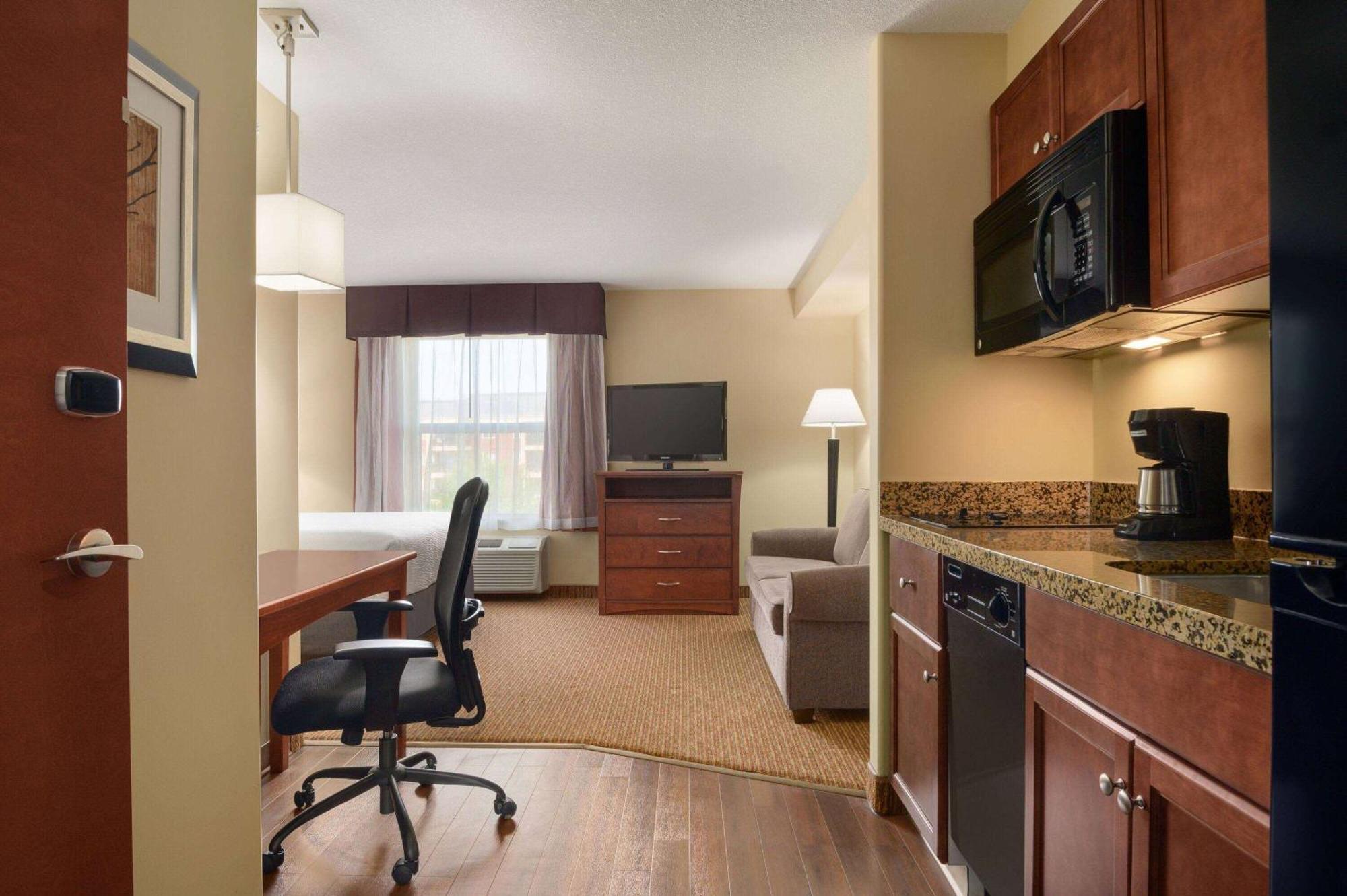 Days Inn & Suites By Wyndham Sherwood Park Edmonton Екстериор снимка