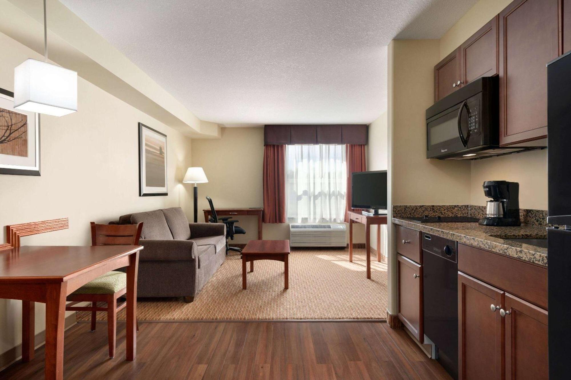 Days Inn & Suites By Wyndham Sherwood Park Edmonton Екстериор снимка