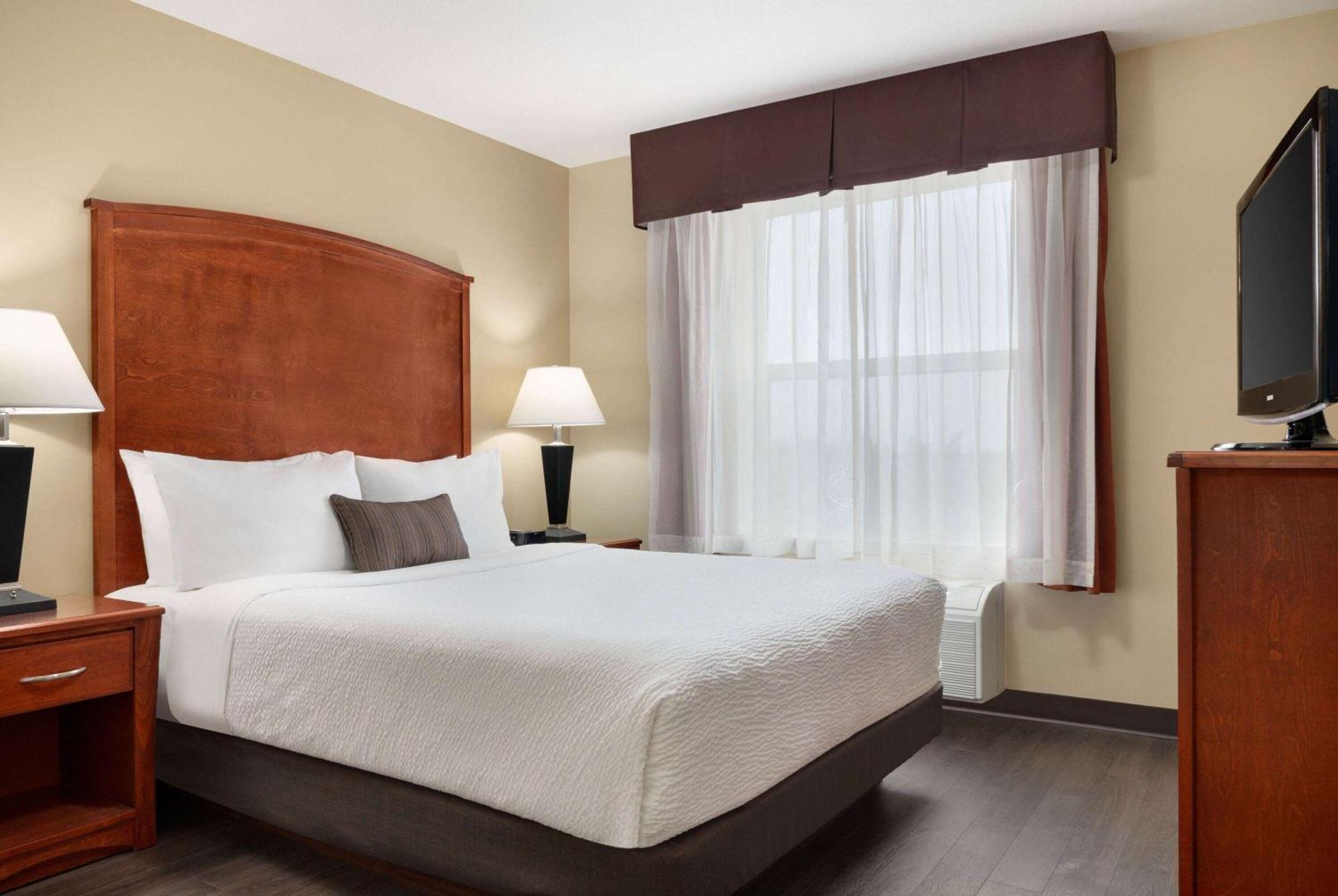 Days Inn & Suites By Wyndham Sherwood Park Edmonton Екстериор снимка
